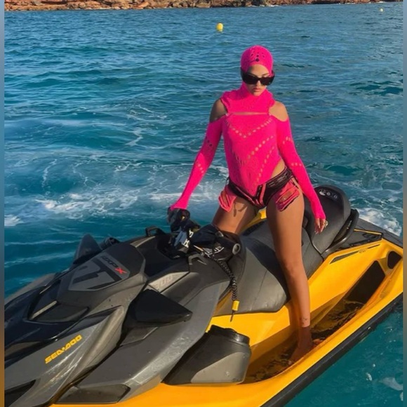 Poster Girl Pearl Bodysuit in Hot Pink - Picture 5 of 12